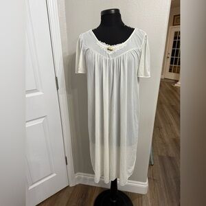 Vintage Vanity Fair Long Night Gown Ivory Cream Pajama Size Medium Rosette USA